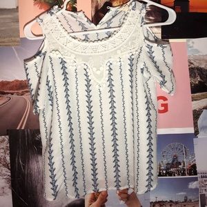 💙 Cream and Navy Off the Shoulder Blouse 💙